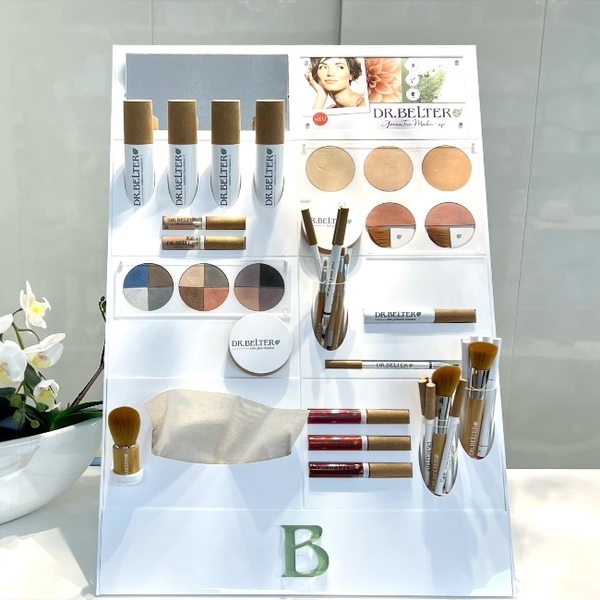 makeup top display, teszterekkel